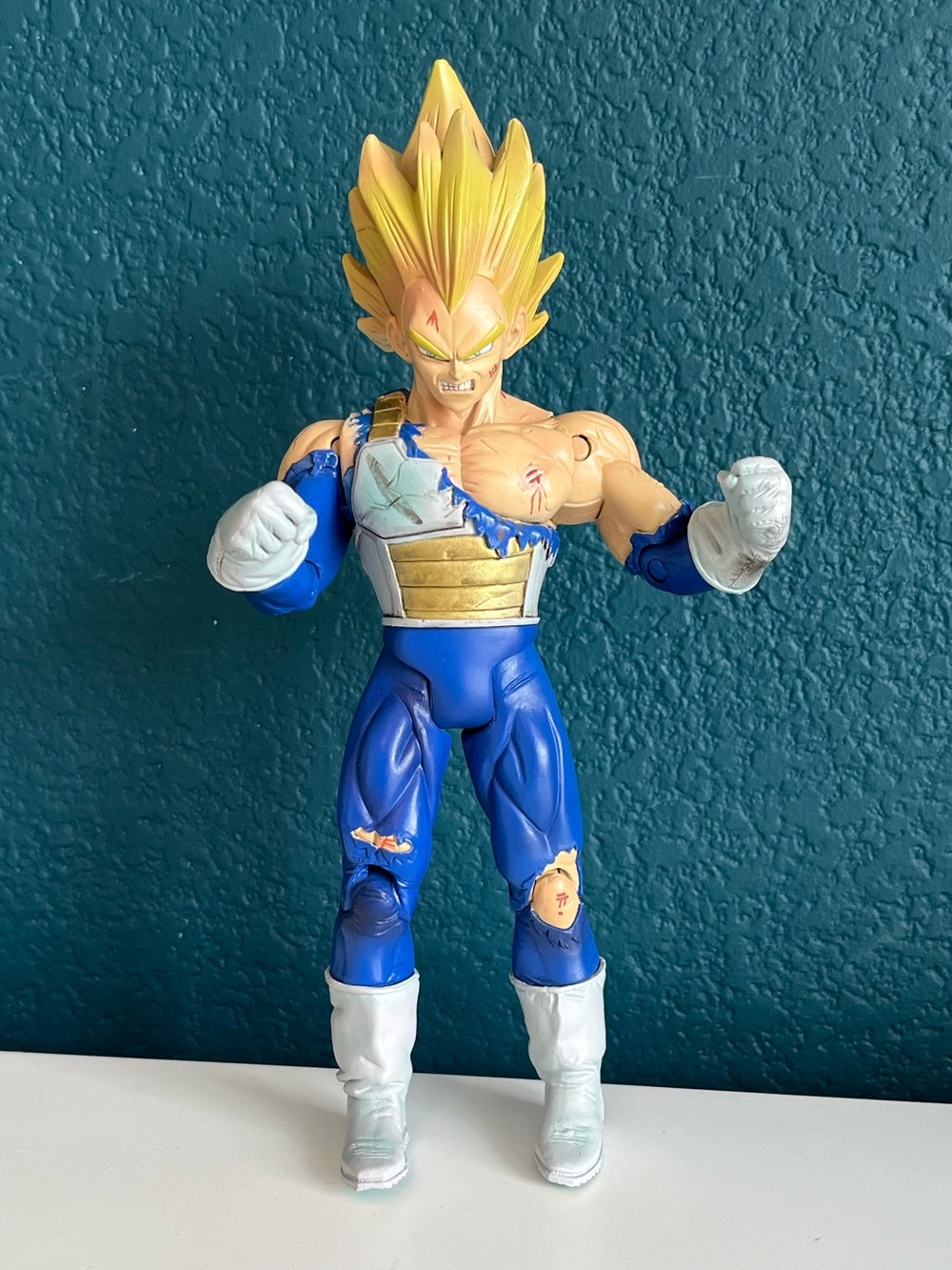 2002 Dragon Ball Z Battle Damaged Super Saiyan Vegeta action figure
